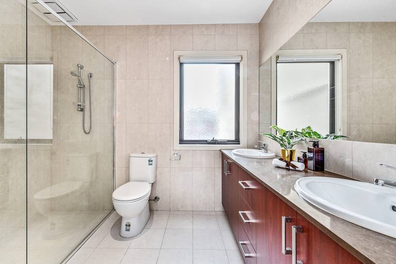 2/1 Prince Edward Avenue, MCKINNON, VIC 3204