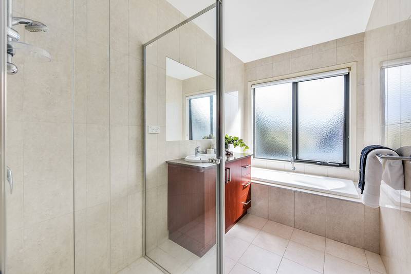 2/1 Prince Edward Avenue, MCKINNON, VIC 3204