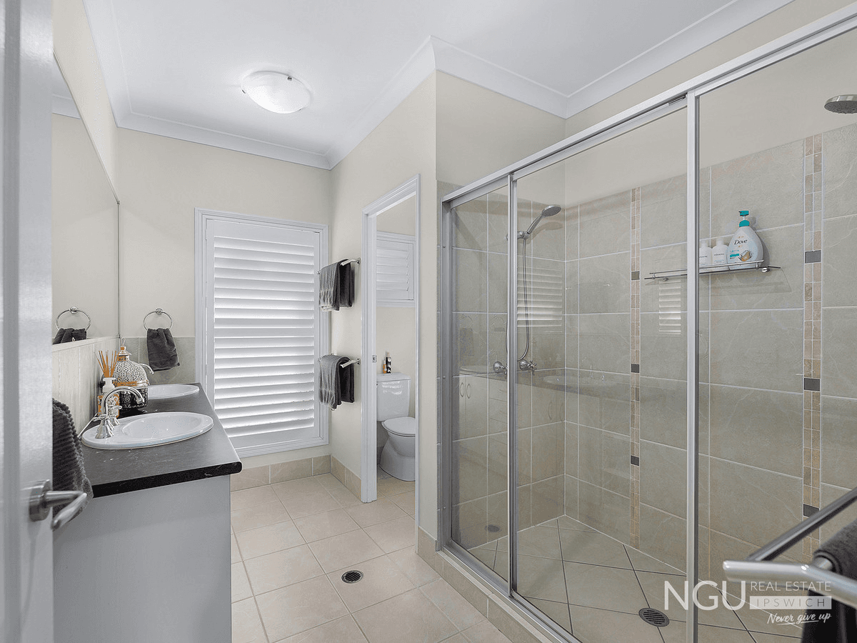 1 Pinto Place, Pine Mountain, QLD 4306