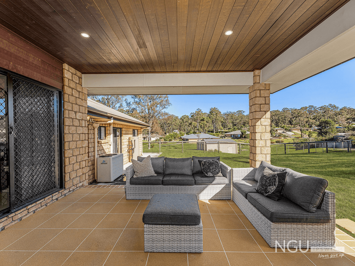 1 Pinto Place, Pine Mountain, QLD 4306