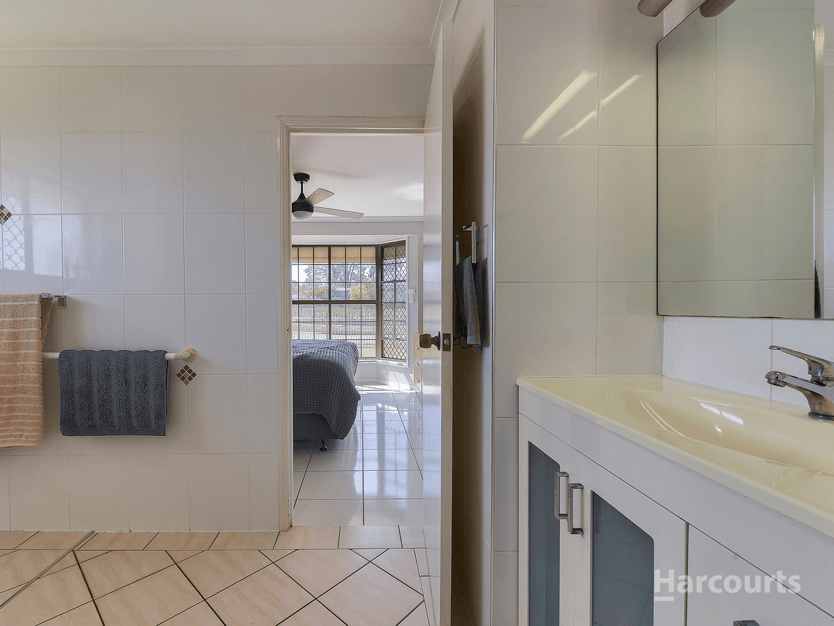 1 Hinkler Street, MORAYFIELD, QLD 4506