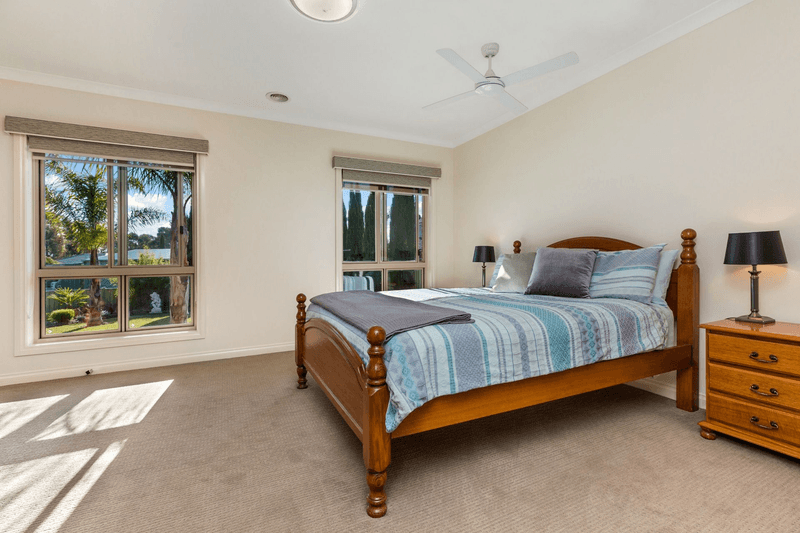 14 Roxburgh Cres, JUNORTOUN, VIC 3551