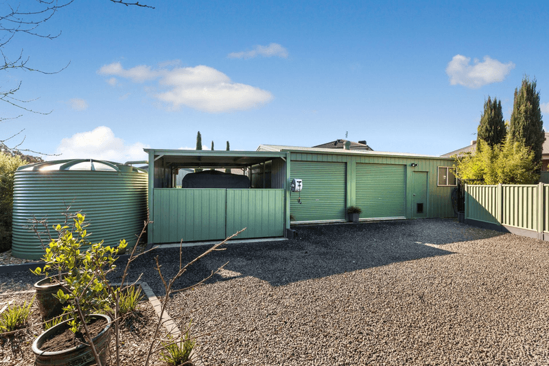 14 Roxburgh Cres, JUNORTOUN, VIC 3551