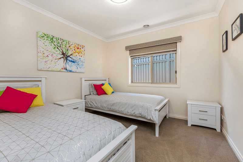 14 Roxburgh Cres, JUNORTOUN, VIC 3551