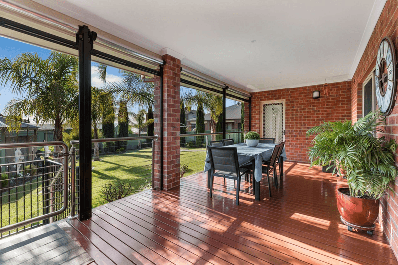 14 Roxburgh Cres, JUNORTOUN, VIC 3551