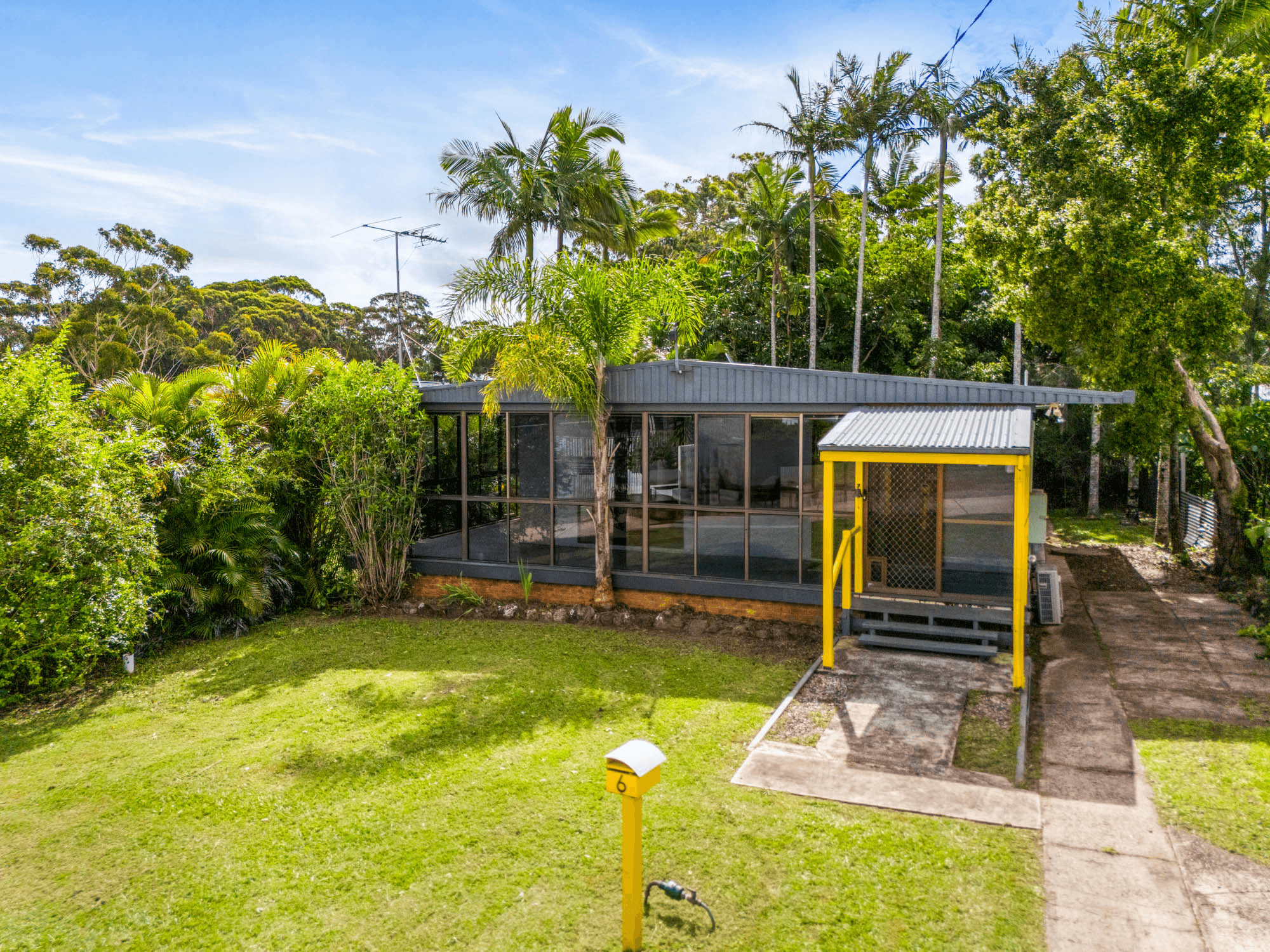 6 Yacht Street, RUSSELL ISLAND, QLD 4184