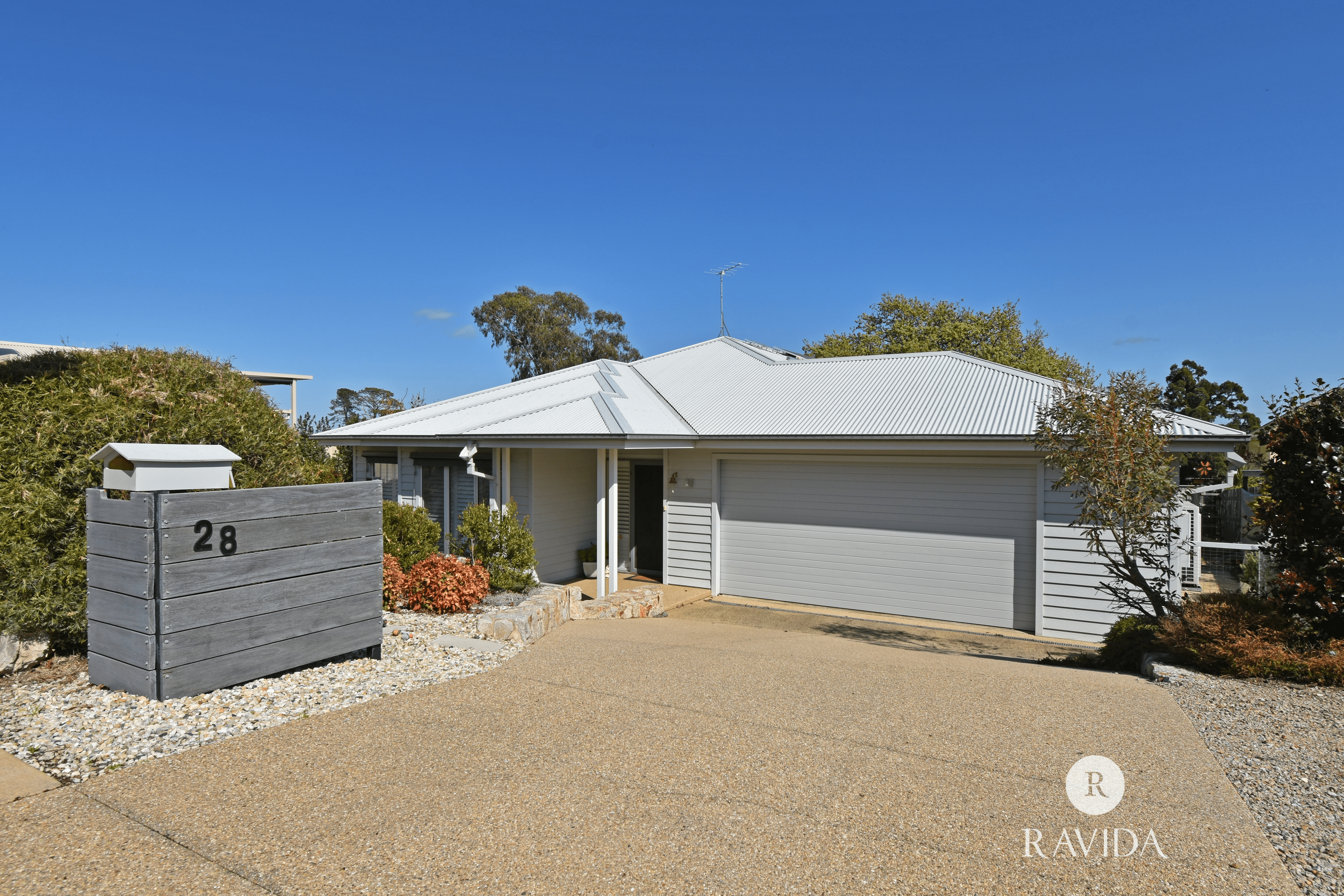 28 SHEHAN DRIVE, BEECHWORTH, VIC 3747