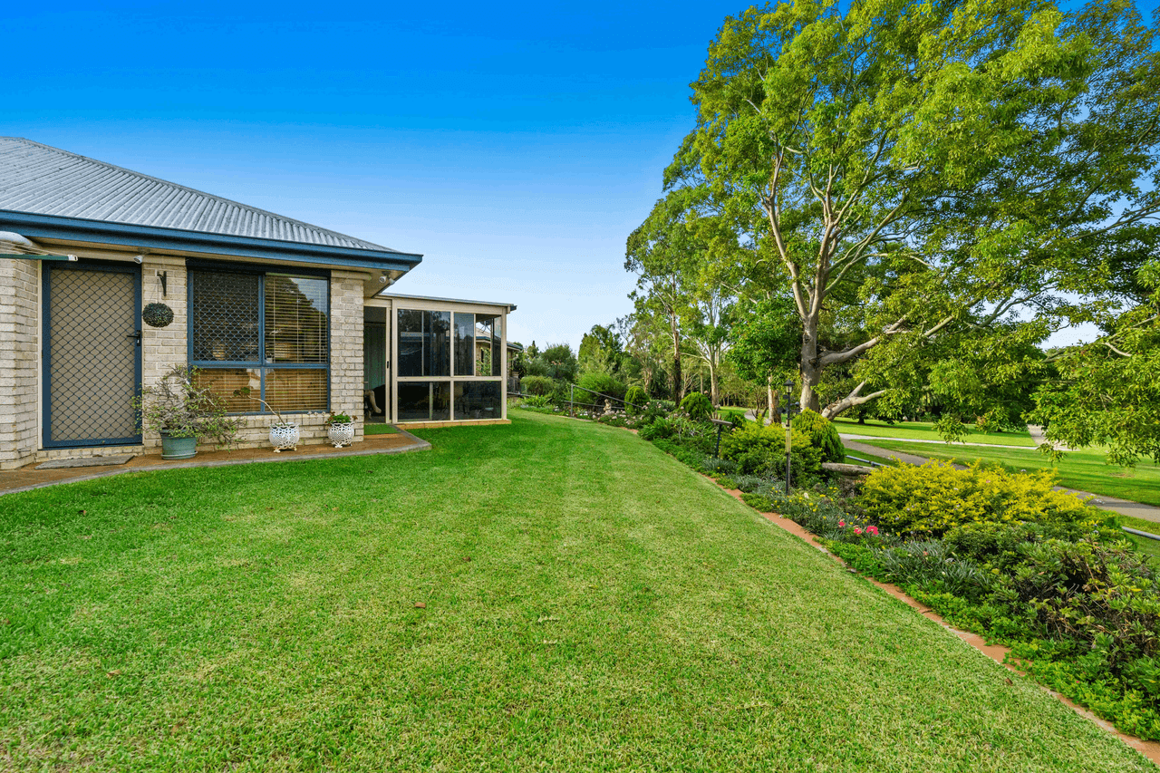 12 Hillcrest Court, KEARNEYS SPRING, QLD 4350