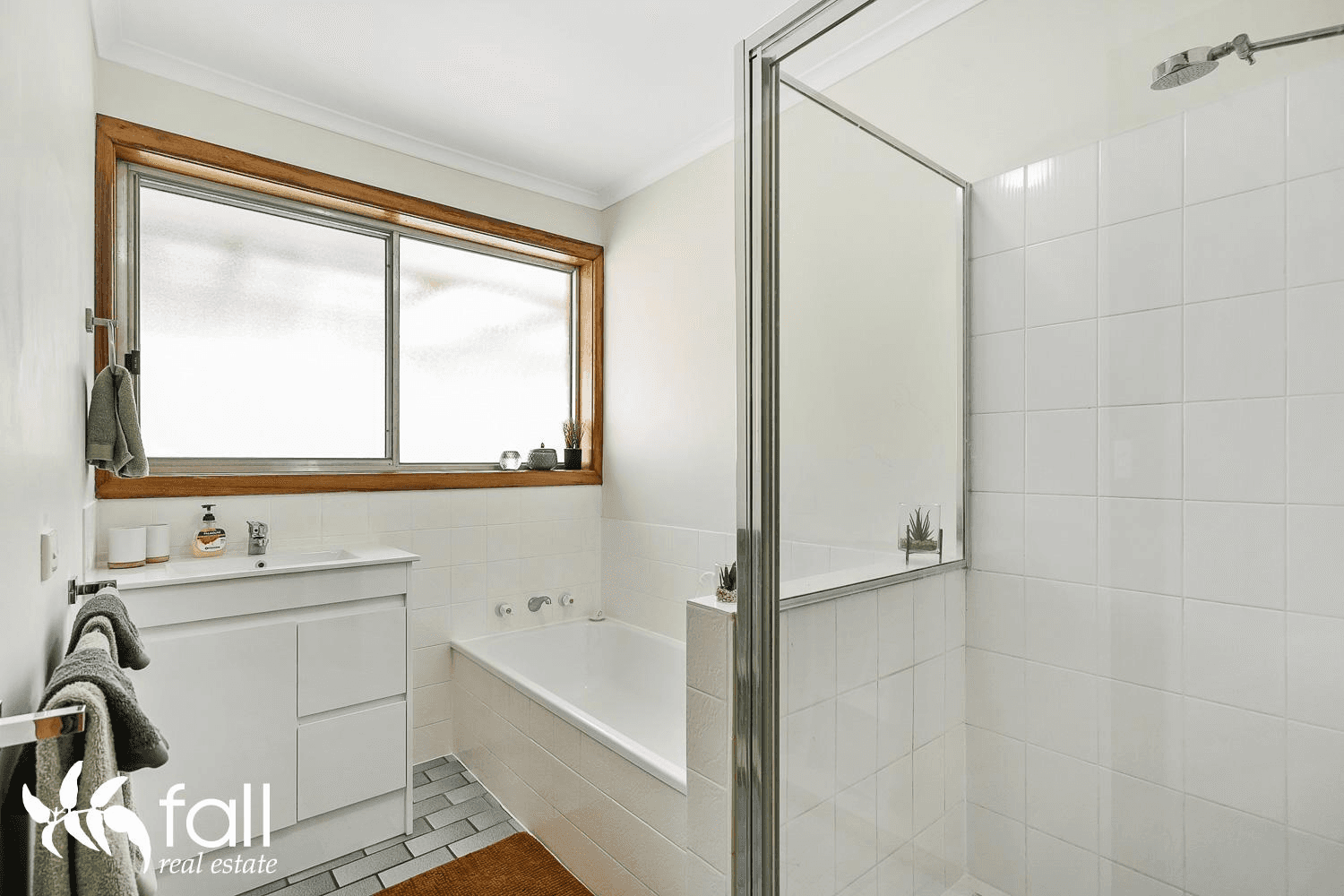 2 Calder Crescent, BLACKMANS BAY, TAS 7052