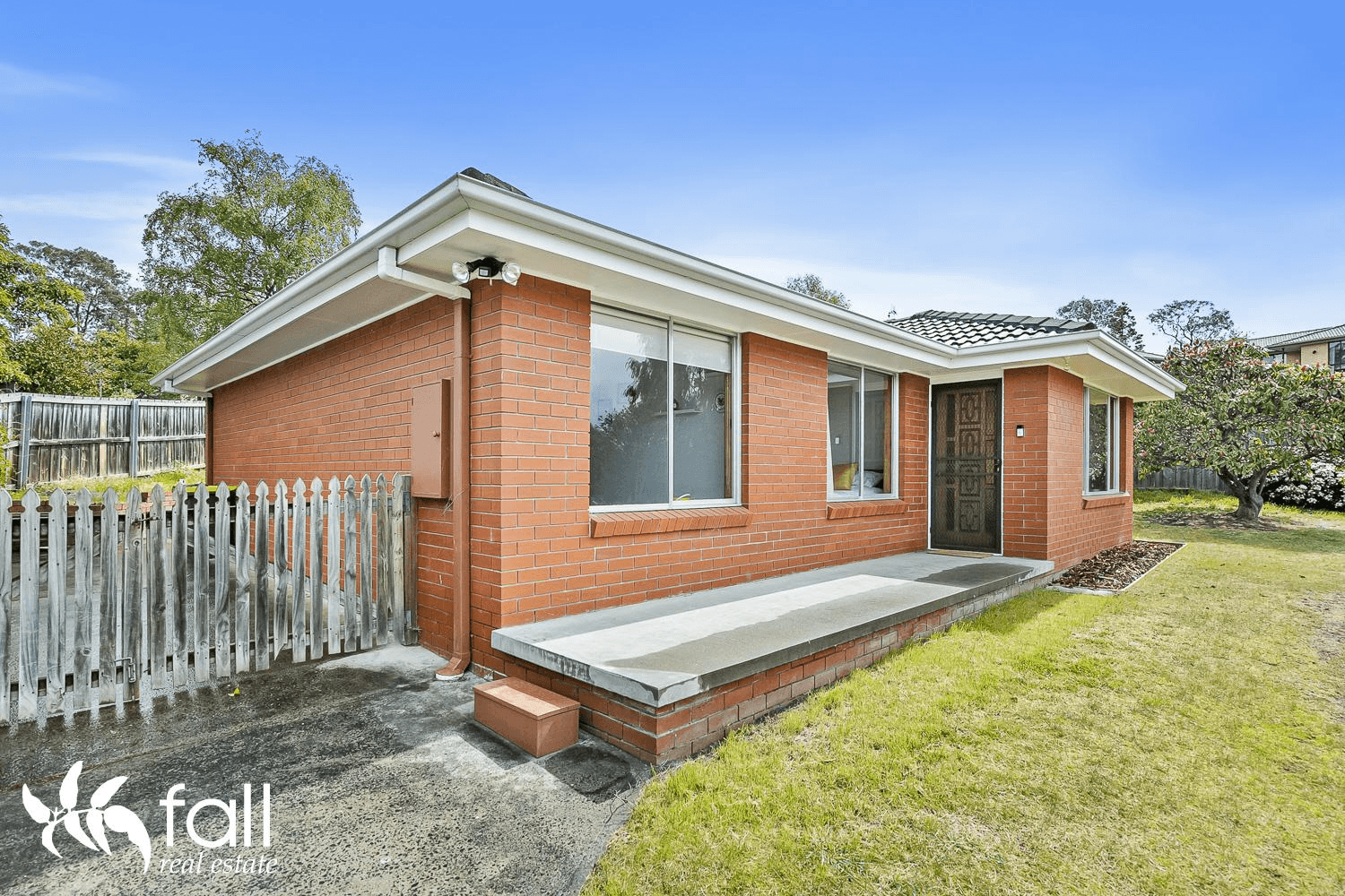 2 Calder Crescent, BLACKMANS BAY, TAS 7052