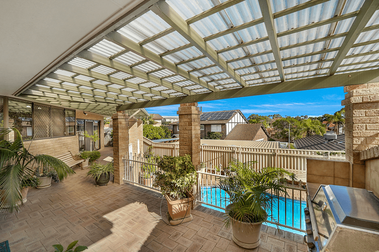 4 Georges Close, KALLAROO, WA 6025