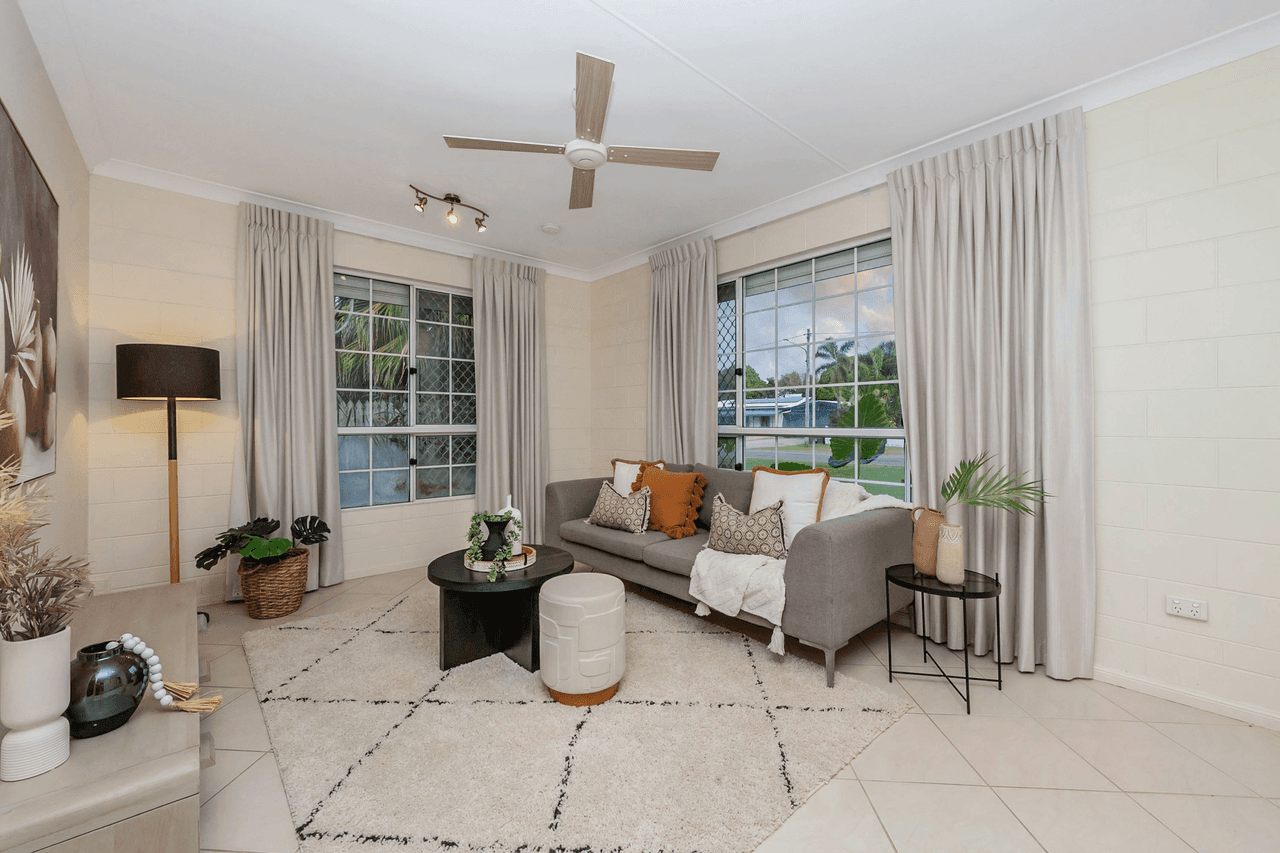 4 Mostyn Crescent, BUSHLAND BEACH, QLD 4818