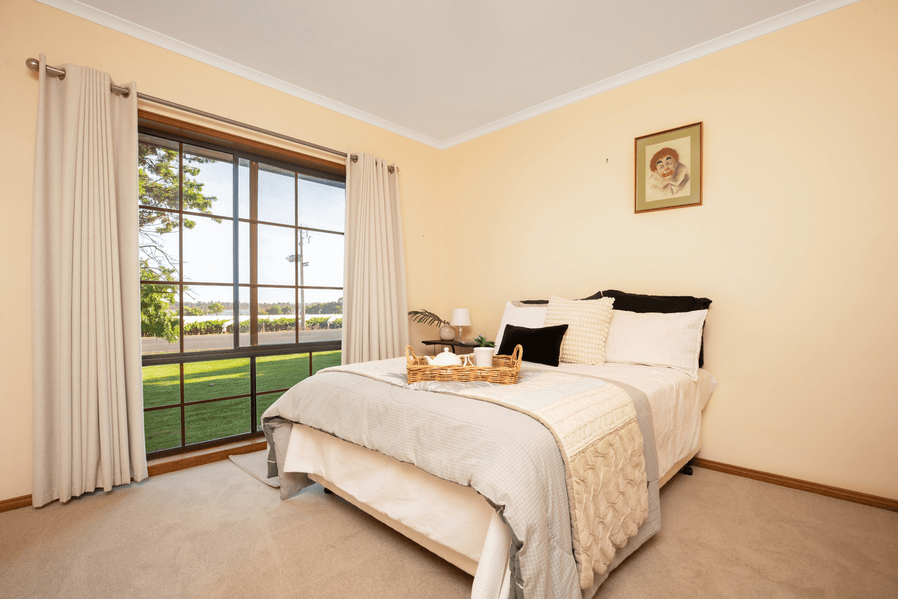 124 Cureton Avenue, Nichols Point, VIC 3501