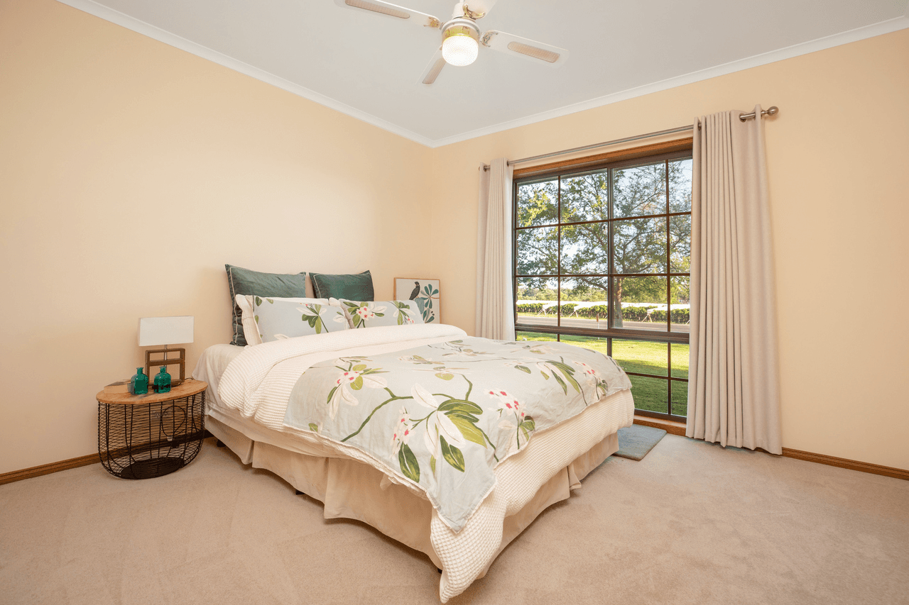 124 Cureton Avenue, Nichols Point, VIC 3501