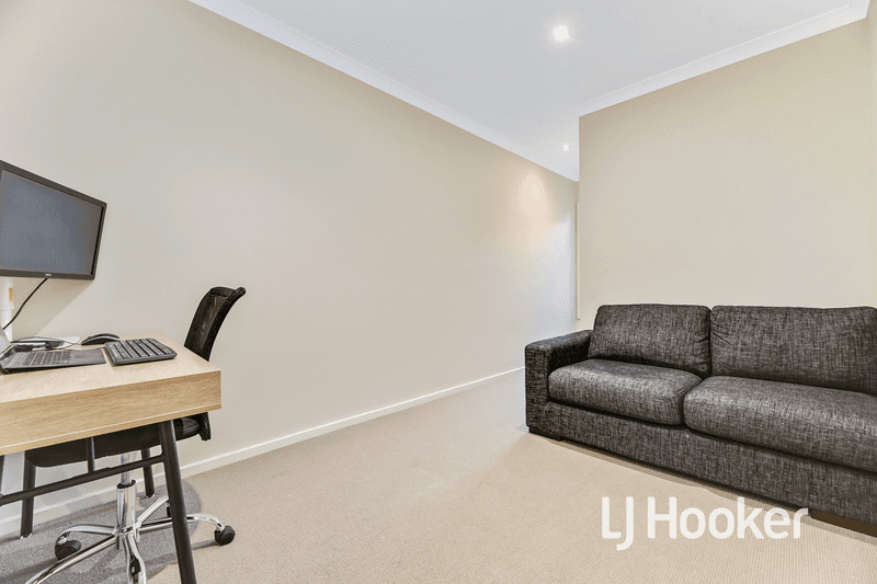 75 Lakeside Boulevard, PAKENHAM, VIC 3810