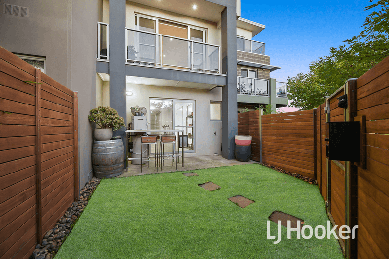 75 Lakeside Boulevard, PAKENHAM, VIC 3810