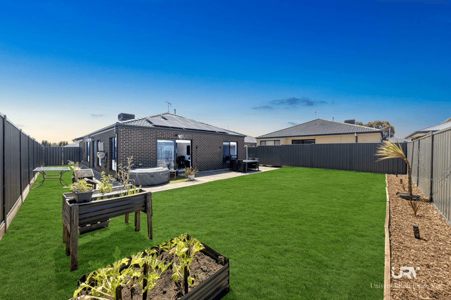 8 Wispering Circuit, KILMORE, VIC 3764