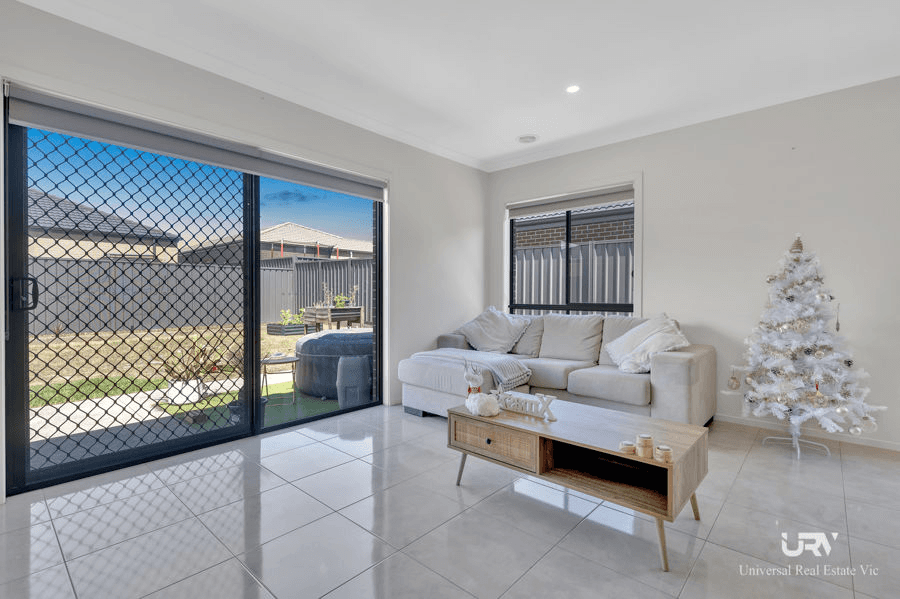 8 Wispering Circuit, KILMORE, VIC 3764