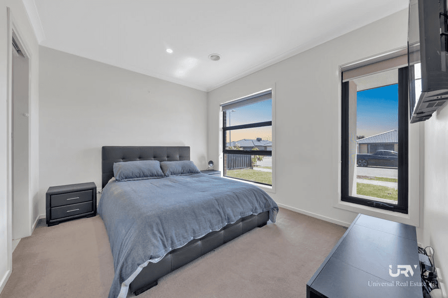 8 Wispering Circuit, KILMORE, VIC 3764