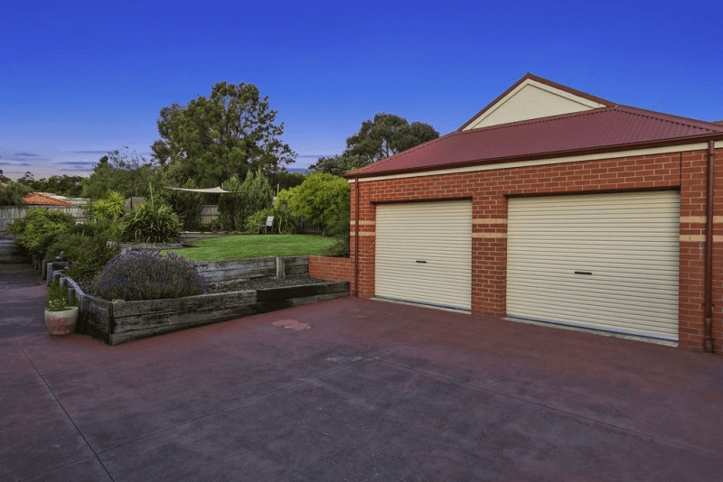 100 Yellowgum Boulevard, SUNBURY, VIC 3429