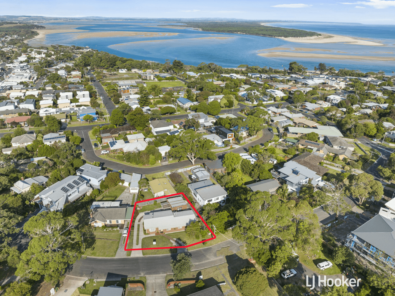 9 The Crescent, INVERLOCH, VIC 3996