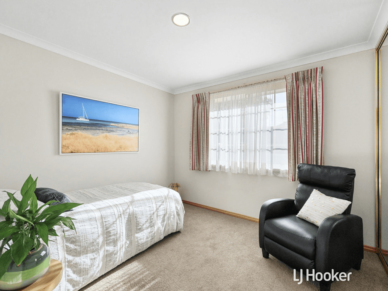 9 The Crescent, INVERLOCH, VIC 3996