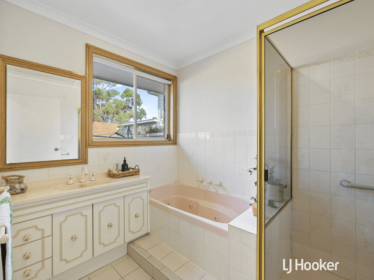 9 The Crescent, INVERLOCH, VIC 3996