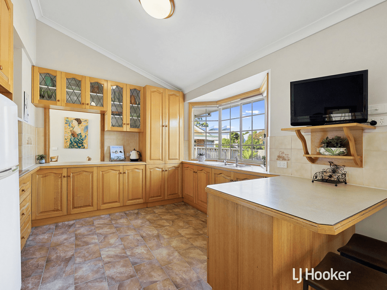 9 The Crescent, INVERLOCH, VIC 3996