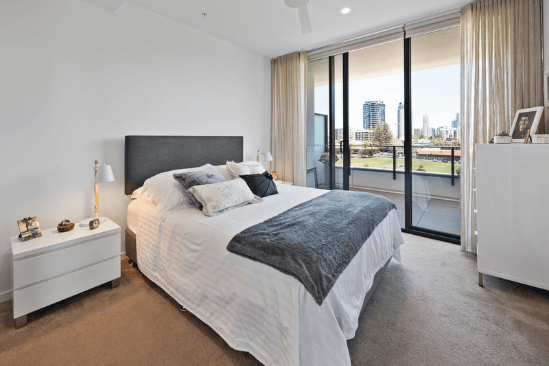 16/18 Chelsea Avenue, BROADBEACH, QLD 4218