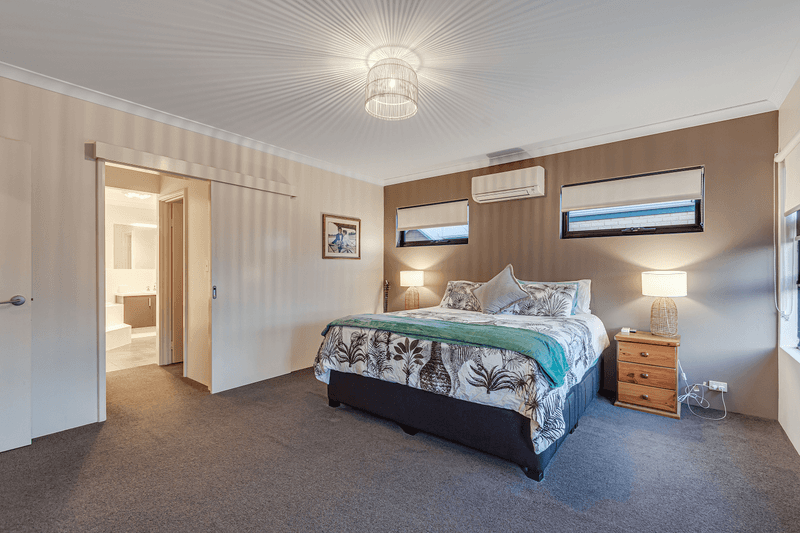 9 Wrasse Corner, YANCHEP, WA 6035