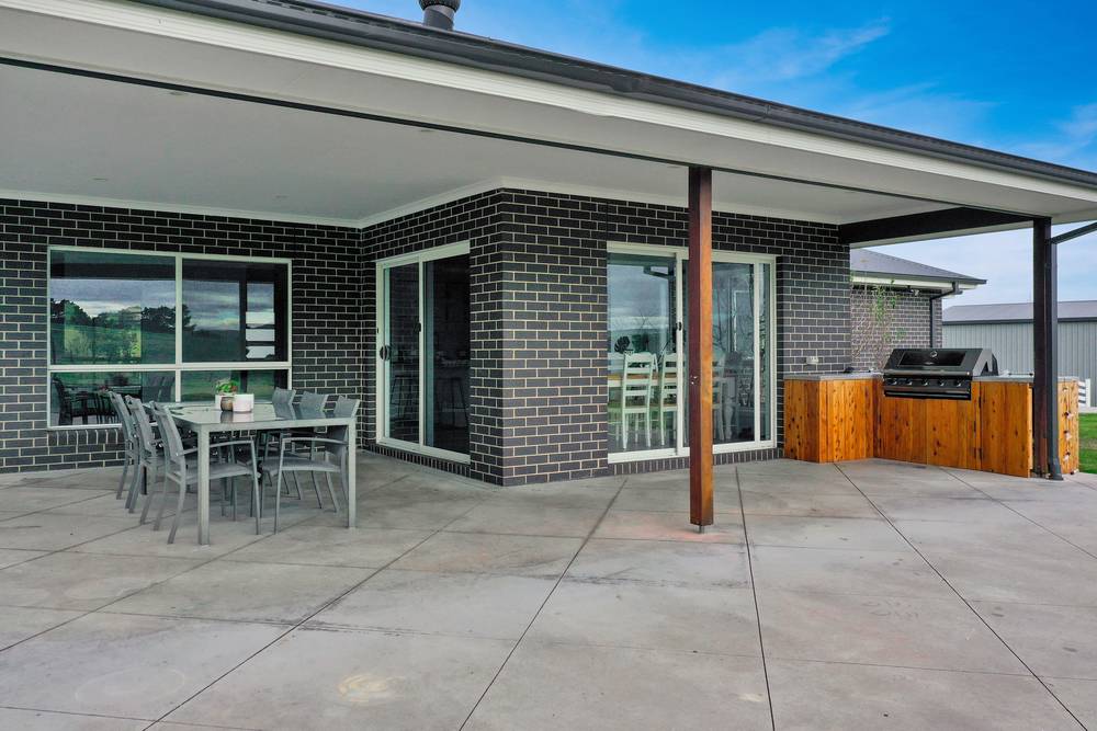 16 Davidson Drive, Wy Yung, VIC 3875