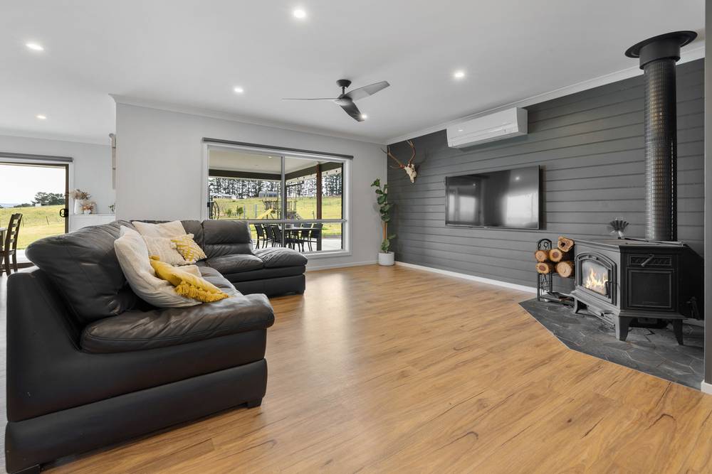 16 Davidson Drive, Wy Yung, VIC 3875
