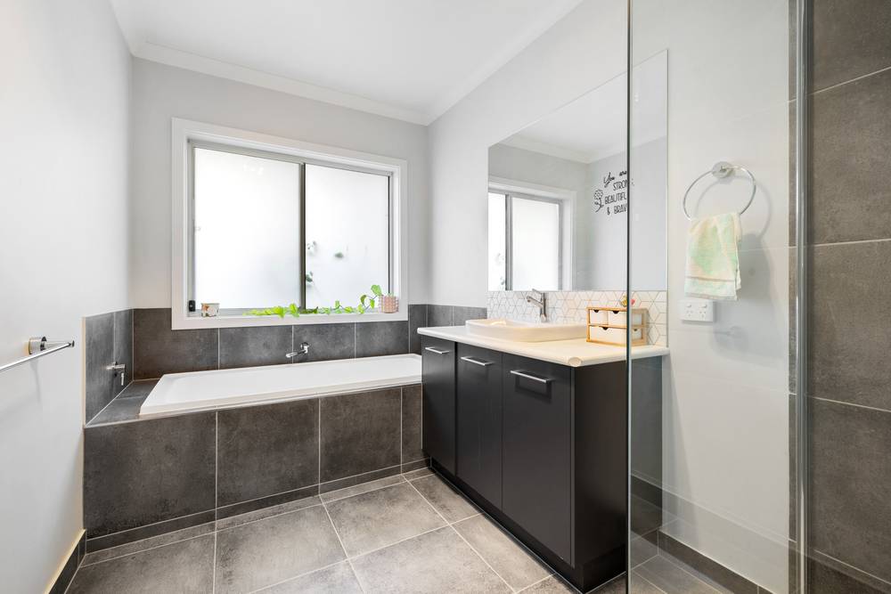 16 Davidson Drive, Wy Yung, VIC 3875