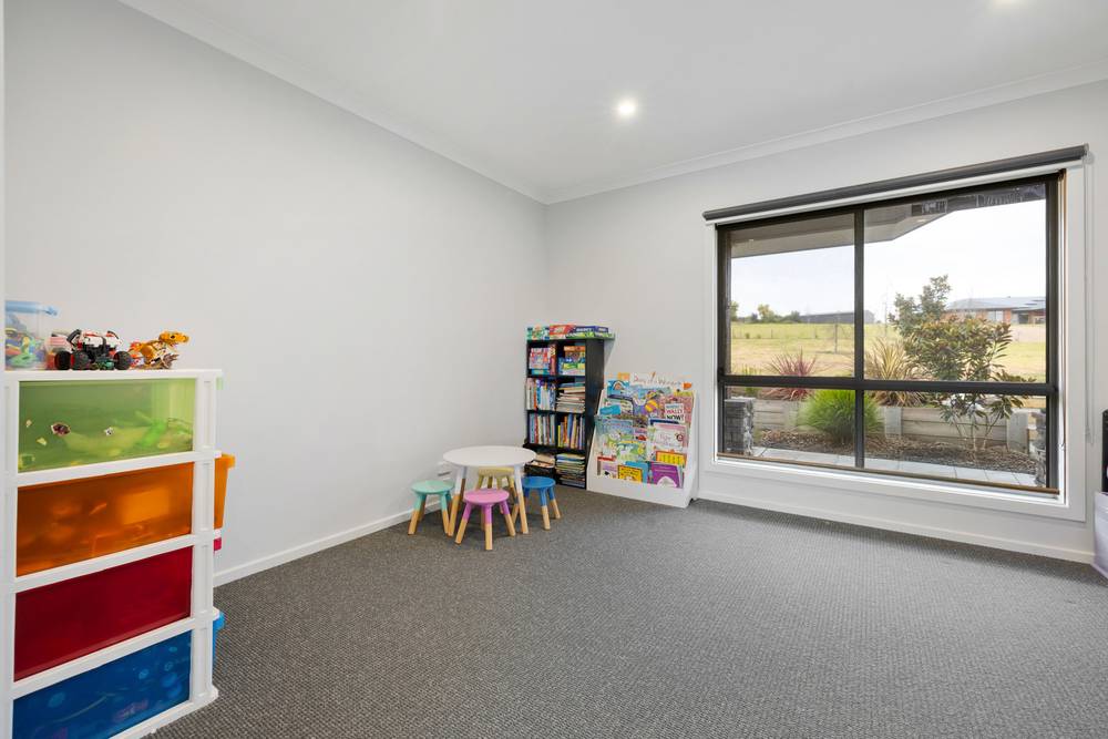 16 Davidson Drive, Wy Yung, VIC 3875