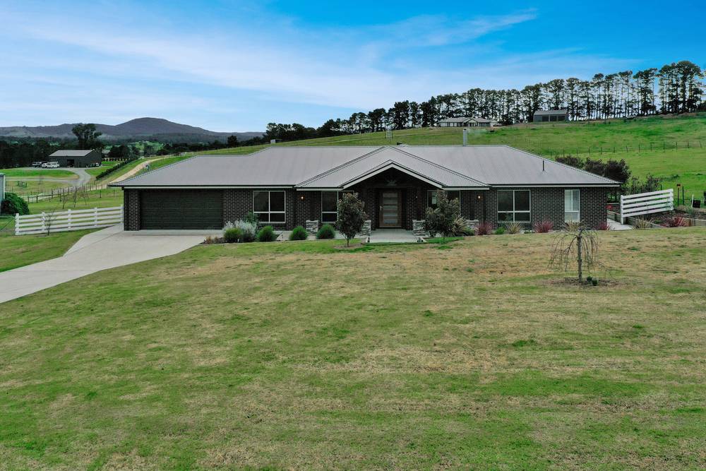 16 Davidson Drive, Wy Yung, VIC 3875
