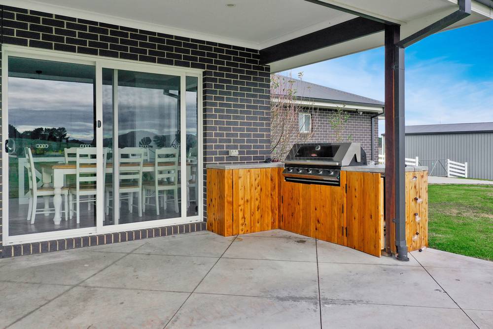 16 Davidson Drive, Wy Yung, VIC 3875