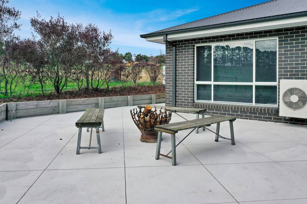 16 Davidson Drive, Wy Yung, VIC 3875