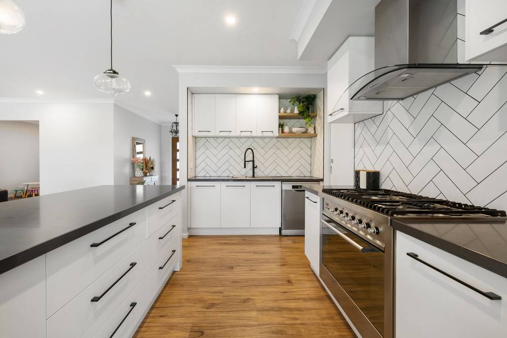 16 Davidson Drive, Wy Yung, VIC 3875