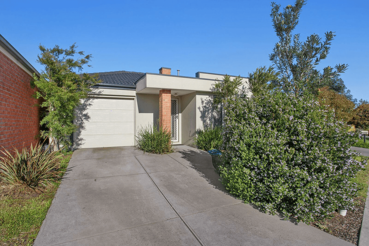 90 Henry Road, PAKENHAM, VIC 3810