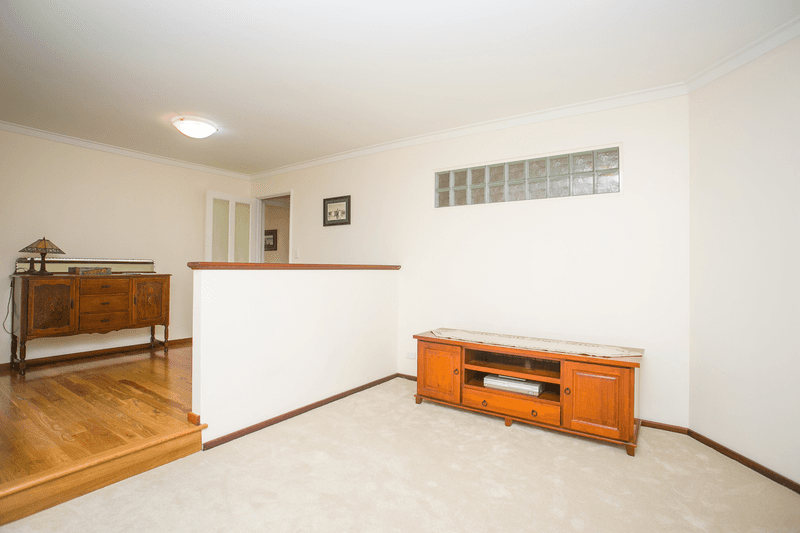 2 San Place, MULLALOO, WA 6027