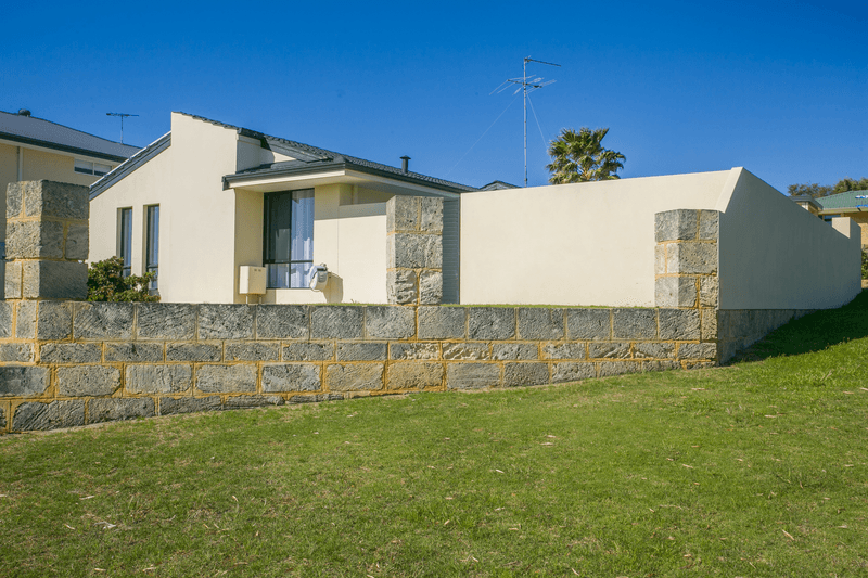 2 San Place, MULLALOO, WA 6027