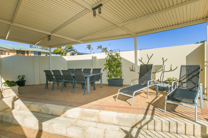 2 San Place, MULLALOO, WA 6027