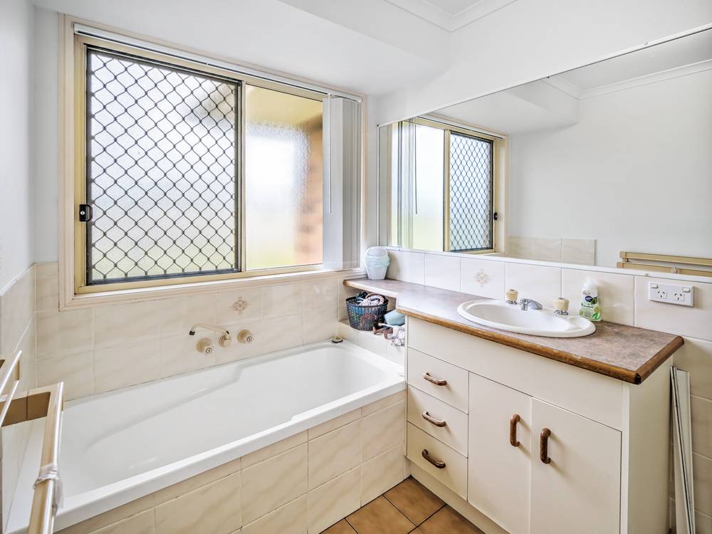 54 Ann Street, Torquay, Qld 4655