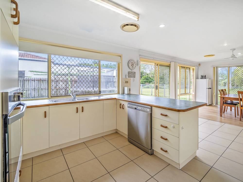 54 Ann Street, Torquay, Qld 4655
