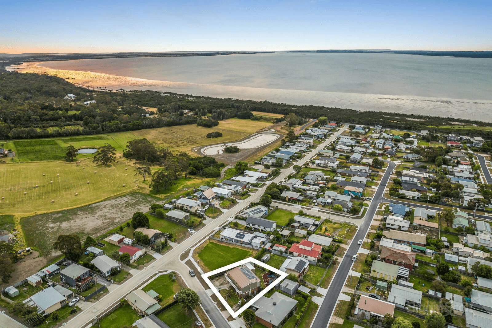 4 Daisy Avenue, PIONEER BAY, VIC 3984