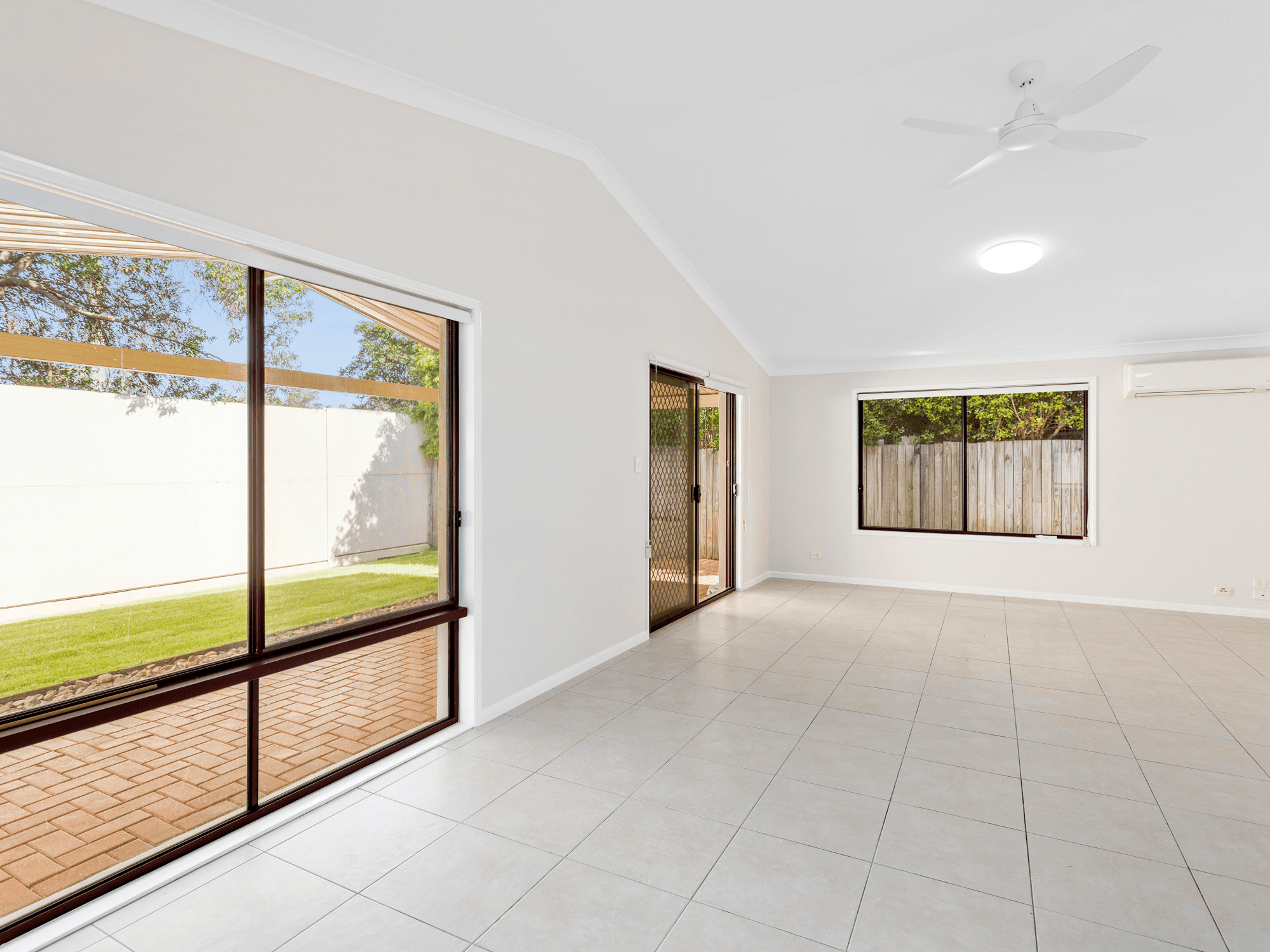 60A Serafina Drive, HELENSVALE, QLD 4212