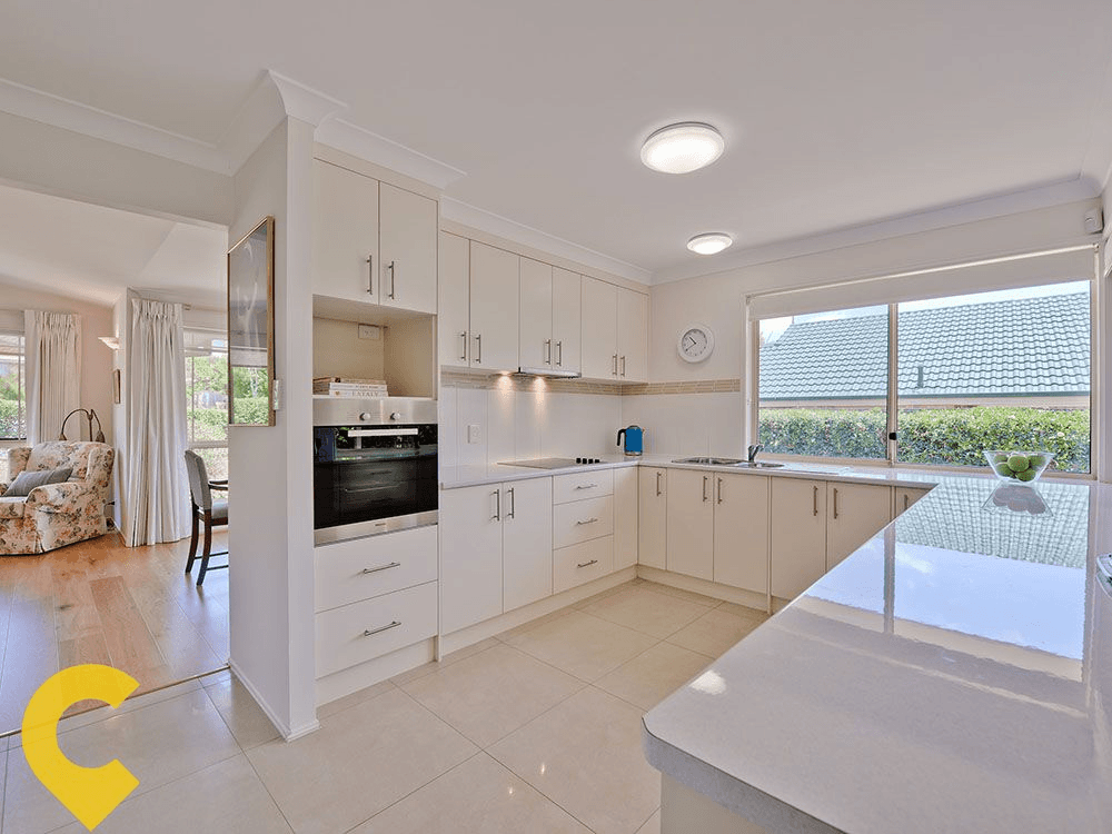 38 Hummingbird Crescent, WISHART, QLD 4122