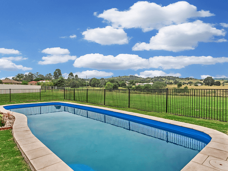 72 PAT SLATTERY Place, LOWOOD, QLD 4311