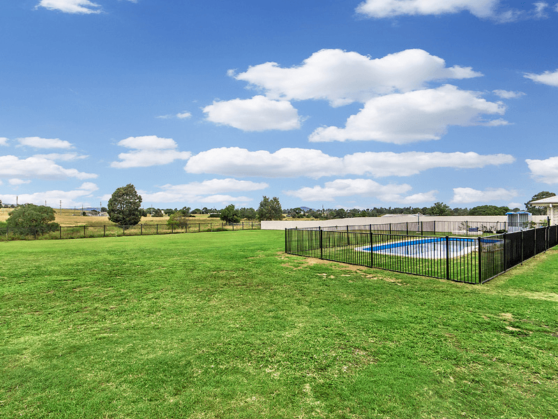 72 PAT SLATTERY Place, LOWOOD, QLD 4311