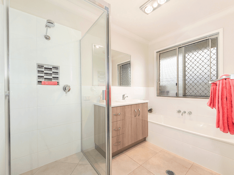 72 PAT SLATTERY Place, LOWOOD, QLD 4311